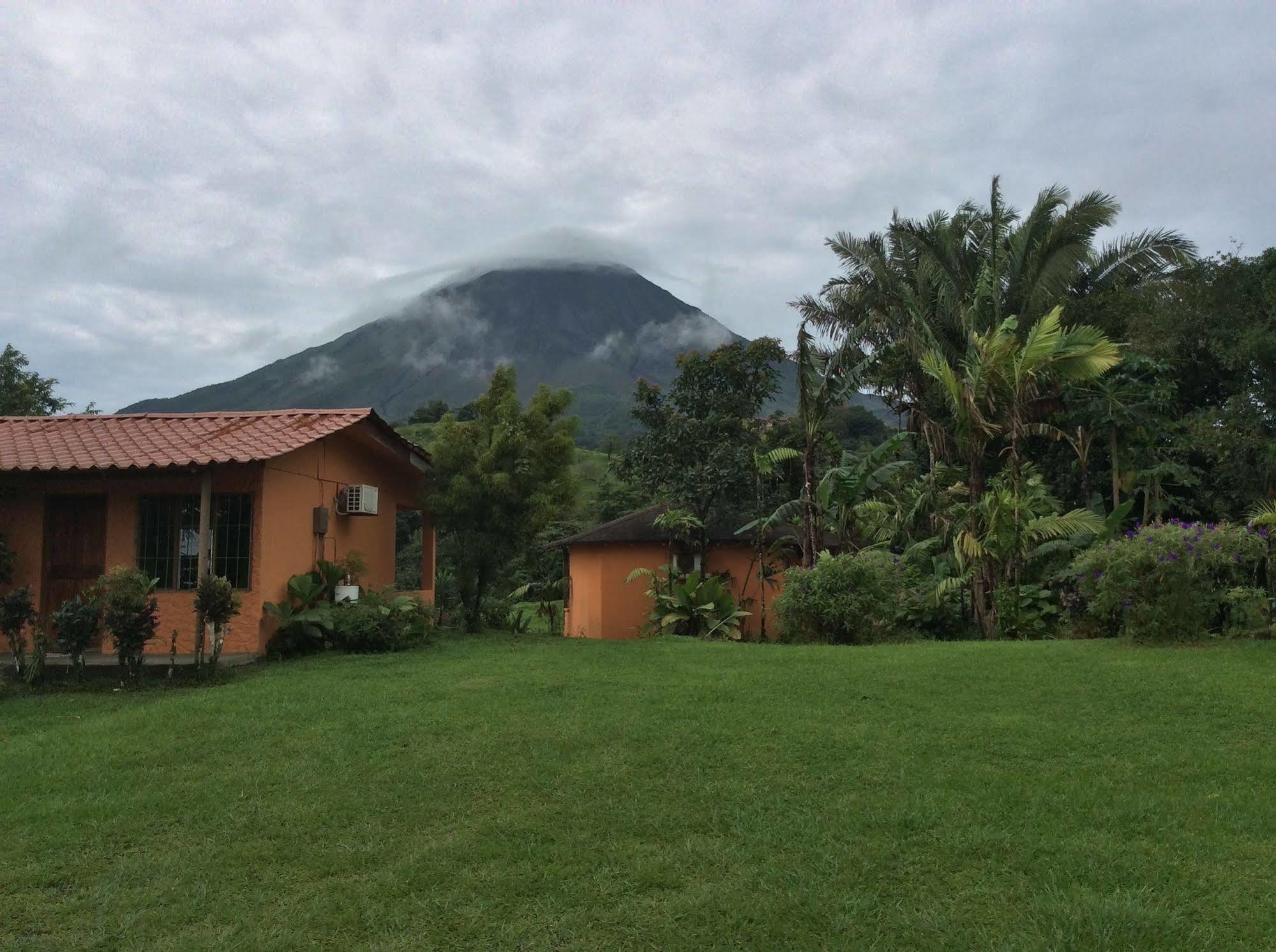 Cabinas Los Guayabos La Fortuna Exterior foto