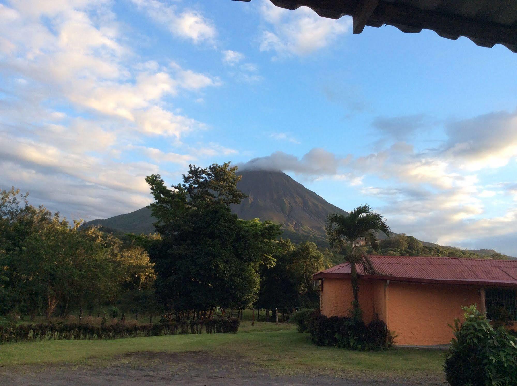 Cabinas Los Guayabos La Fortuna Exterior foto