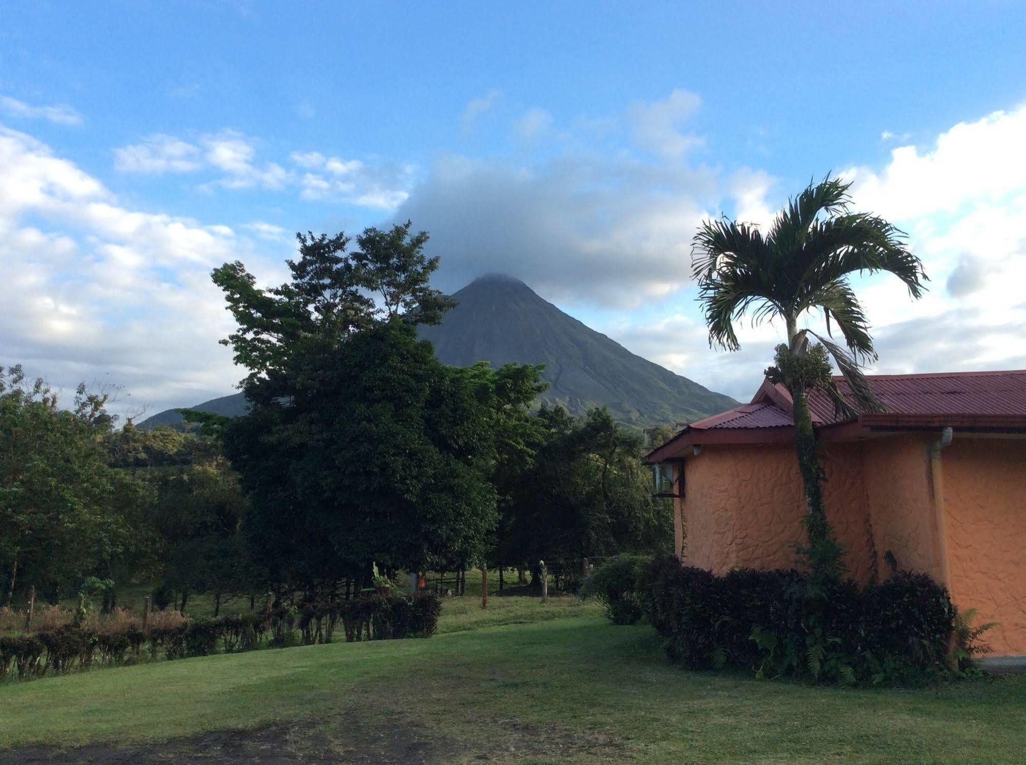 Cabinas Los Guayabos La Fortuna Exterior foto